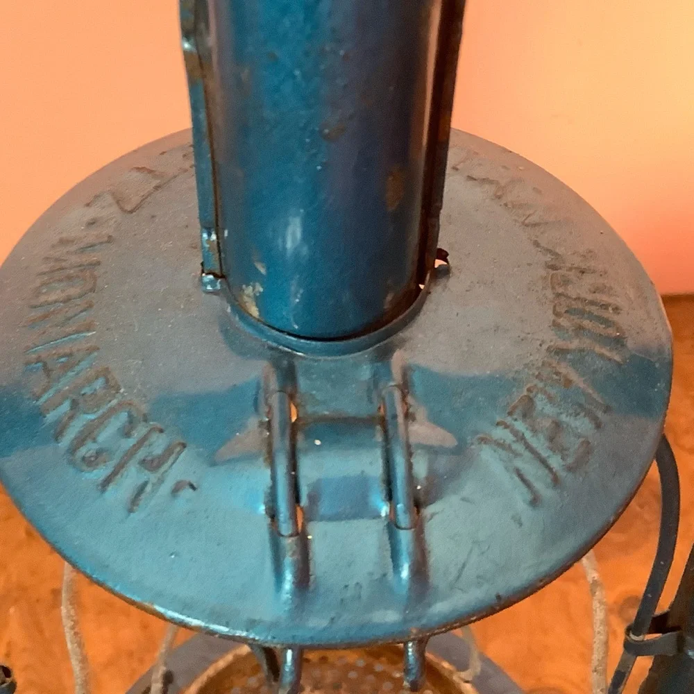 Vintage Dietz Monarch Kerosene Lantern Red Globe Blue Body N.Y. USA
